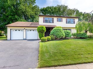 10 Anna Ln, Edison, NJ 08820