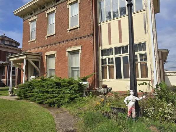 509 High Ave E, Oskaloosa, IA 52577