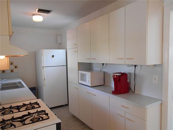 5th image of 8219 SE Camellia Dr