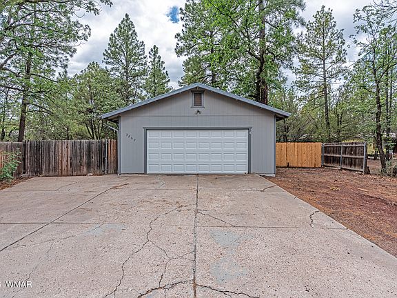 3rd image of 3267 Petes Retreat Rd