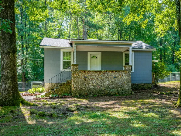 1809 Dry Valley Rd, Rossville, GA 30741