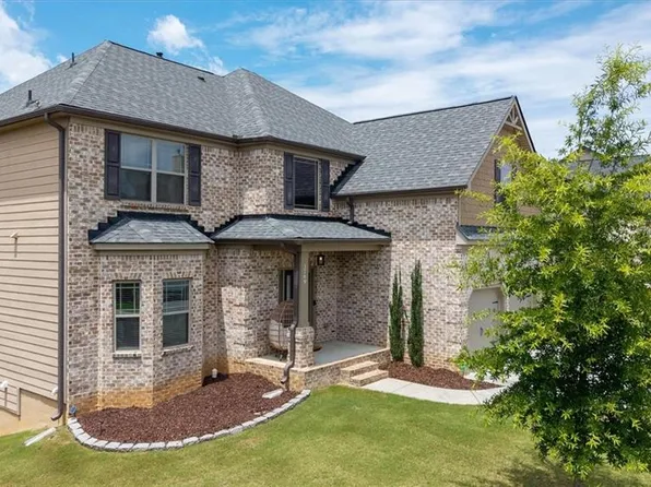 3769 Lake End Dr, Loganville, GA 30052
