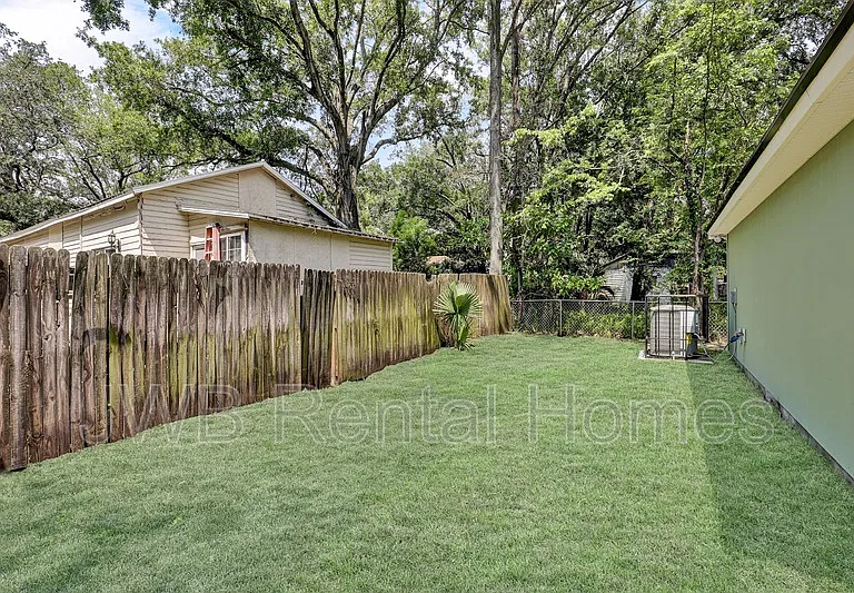 1159 W 21st St — Photo 16