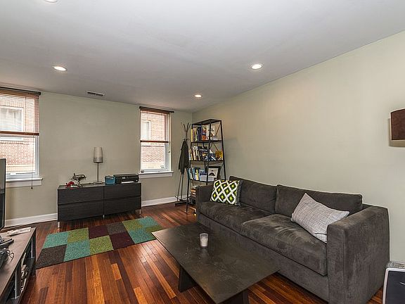 3rd image of 522 Montrose St #B