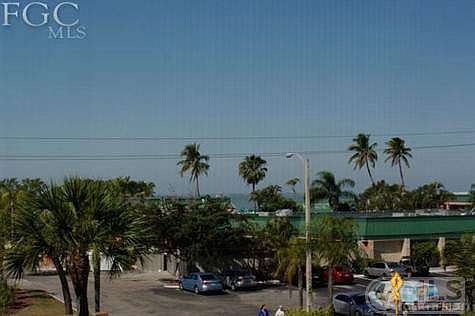 View from front balcony and you can see the Gulf of Mexico on the horizon.  Beach access is just across the street and this is the widest part of Fort Myers Beach - you can rent cabanas in the sand.
