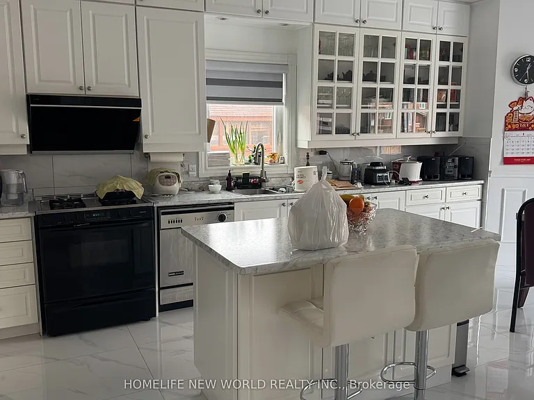 138 Mallory Ave #MAIN FLOOR — Photo 8