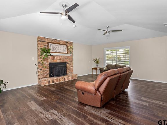 3rd image of 4711 Dundee Dr
