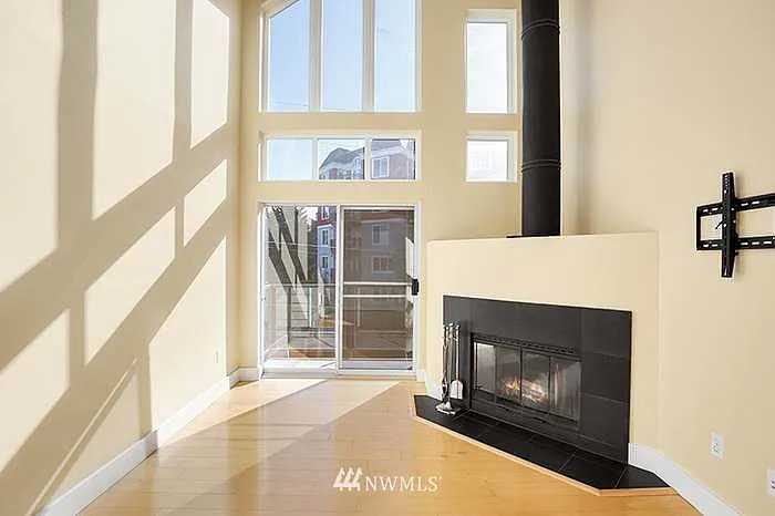 231 Belmont Ave E #401 — Photo 3