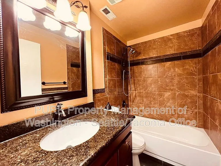 4215 N Vassault St #B — Photo 6
