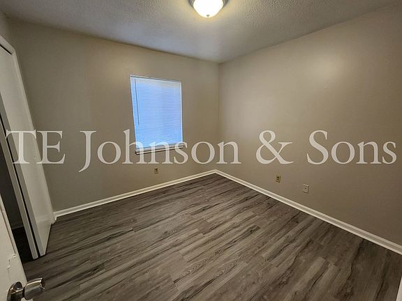 4th image of 103 N Hedgecock Ave #L