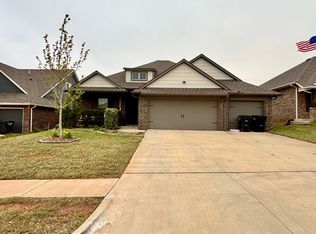 1609 NE 35th St, Moore, OK 73160