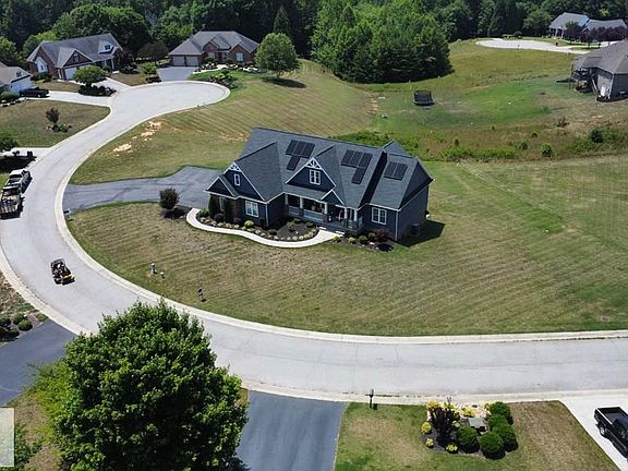 2nd image of 108 Castle Ct
