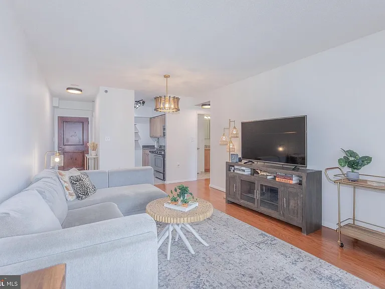 4801 Fairmont Ave #411 — Photo 2