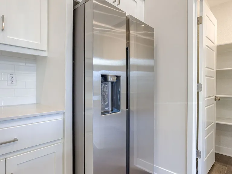 3735 SW Clayton Pl — Photo 9