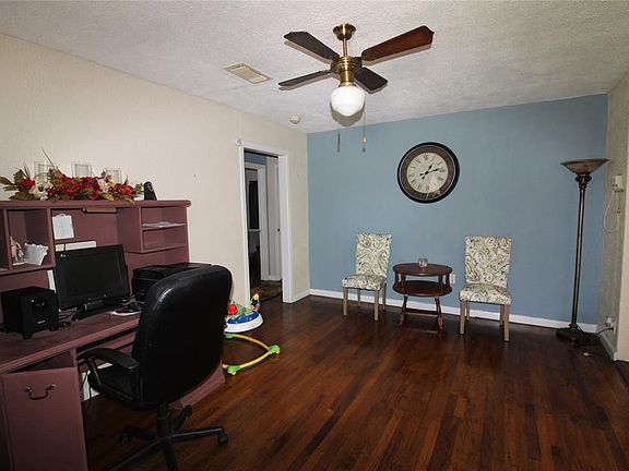 3rd image of 1213 Ash St