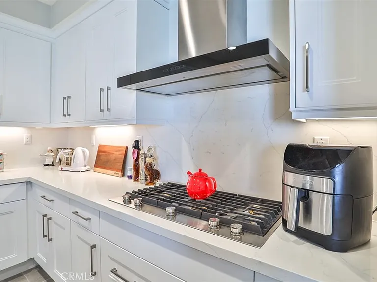 3318 Doheny Way — Photo 3