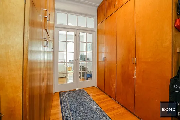 Rented by Bond New York | media 29