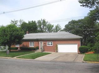 311 Plum St, Mount Carmel, IL 62863