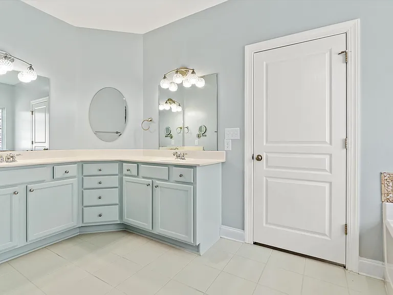 7899 Park Place Dr N — Photo 14
