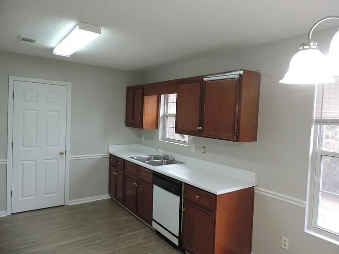 3881 Crest Dr — Photo 6