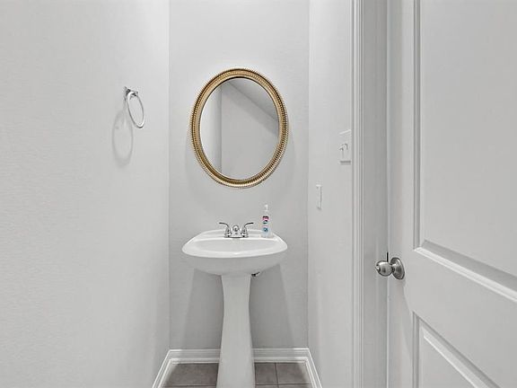 4th image of 531 Barren Oak Ln