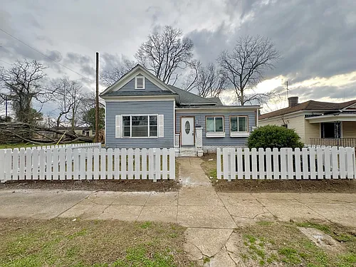 811 17th St Photo 1
