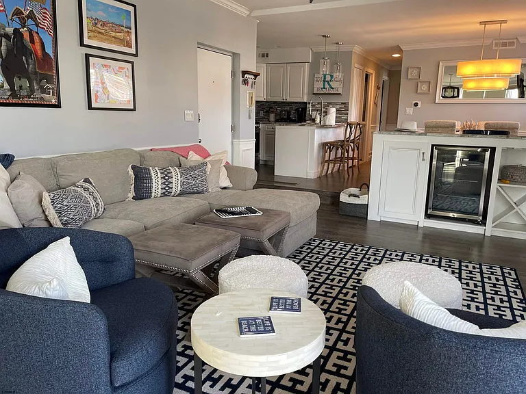 9101 Atlantic Ave #101 — Photo 4