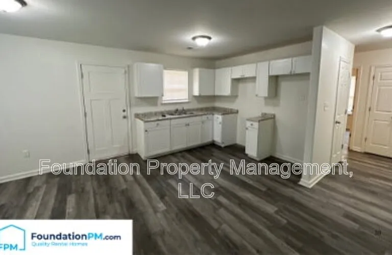 2966 Watson St — Photo 4