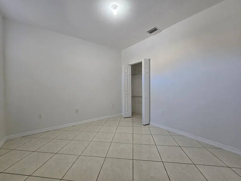 10924 SW 182nd Ln — Photo 9