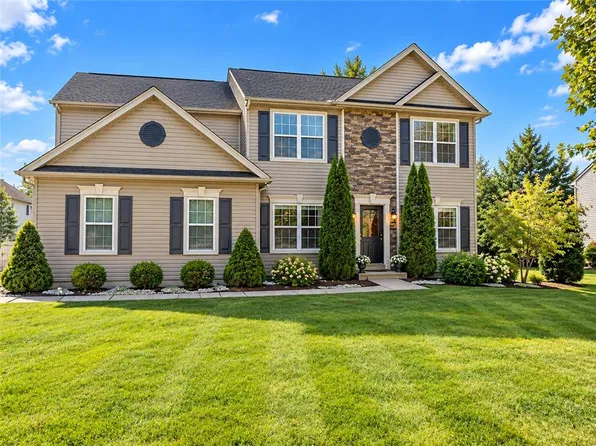 6560 Carmel Dr, Macungie, PA 18062