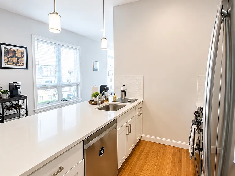 353 Dorchester St #5 — Photo 2