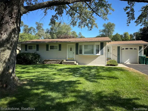13185 Lakeview Dr, Van Buren Township, MI 48111