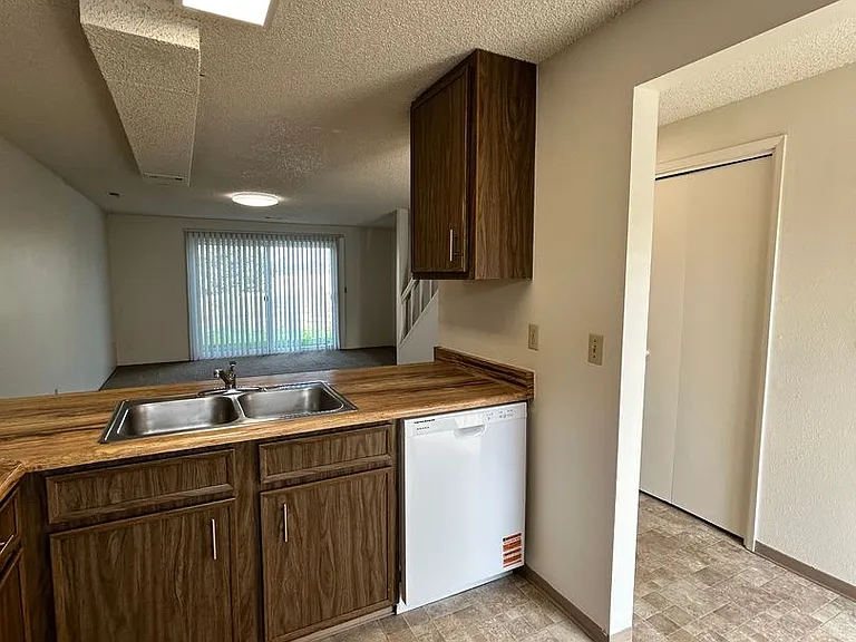 846 Homedale Rd — Photo 6