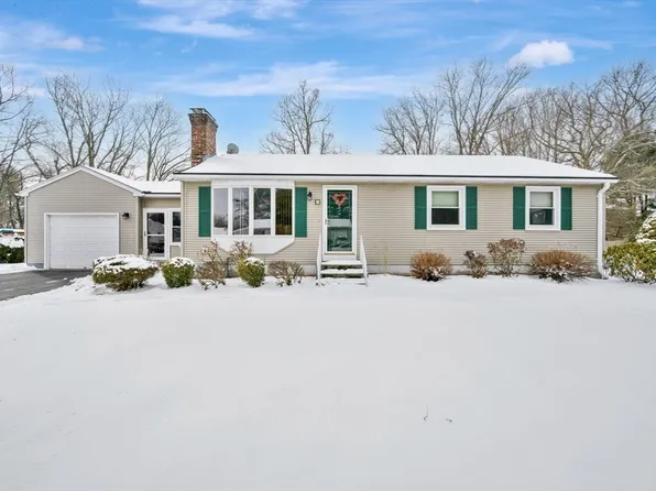 65 Fernwood Dr, Agawam, MA 01001