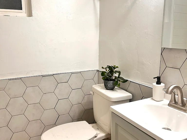 422 N 18th Ave #3 — Photo 10