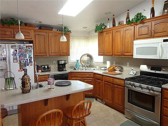 4th image of 306 Allison Dr