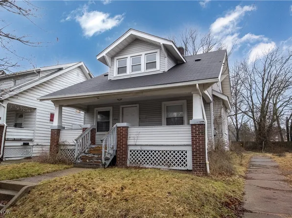 931 Lovers Ln, Akron, OH 44306