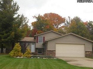 453 Topaz Ln, Brunswick, OH