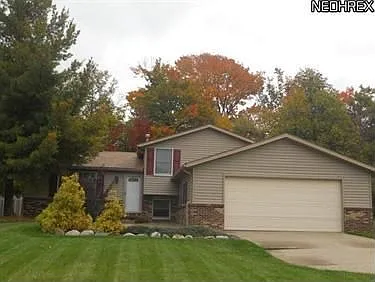 453 Topaz Ln photo 1
