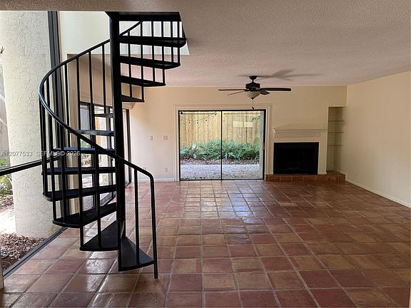 5th image of 3165 Center St APT 1