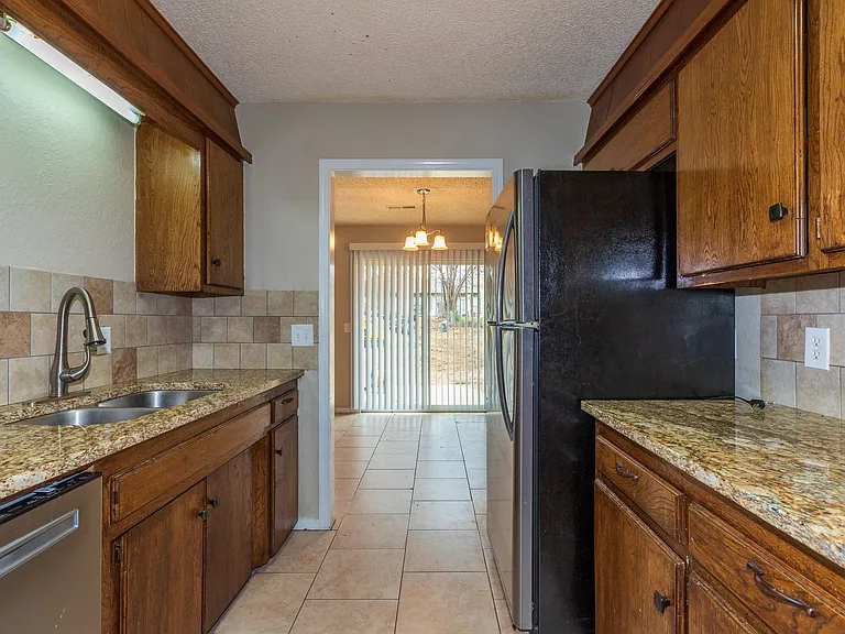 4902 S Gum Ave — Photo 15