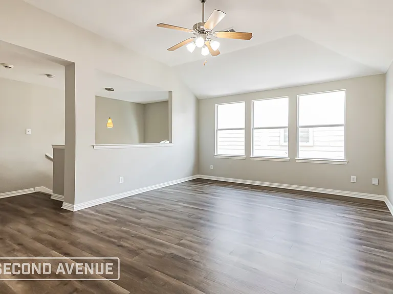 1705 Nighthawk Dr — Photo 3