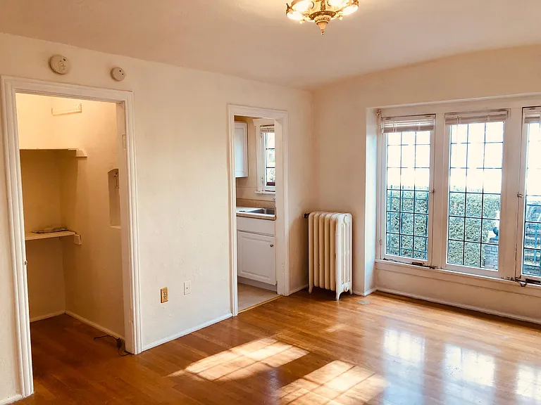 633 12th Ave E #20 — Photo 1