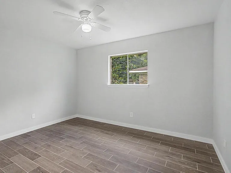 108 Phylis Dr — Photo 16
