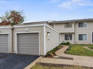 1094 Cascade Dr, Aurora, IL 60506