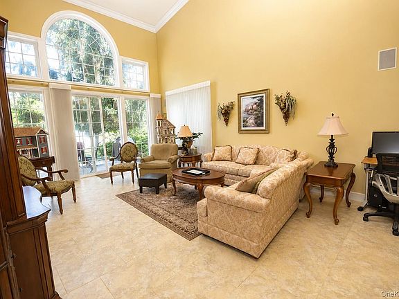 4th image of 727 Balfour Place