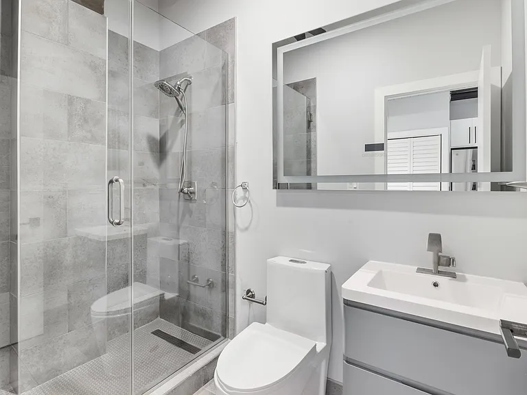 7645 N Sheridan Rd #109 — Photo 8