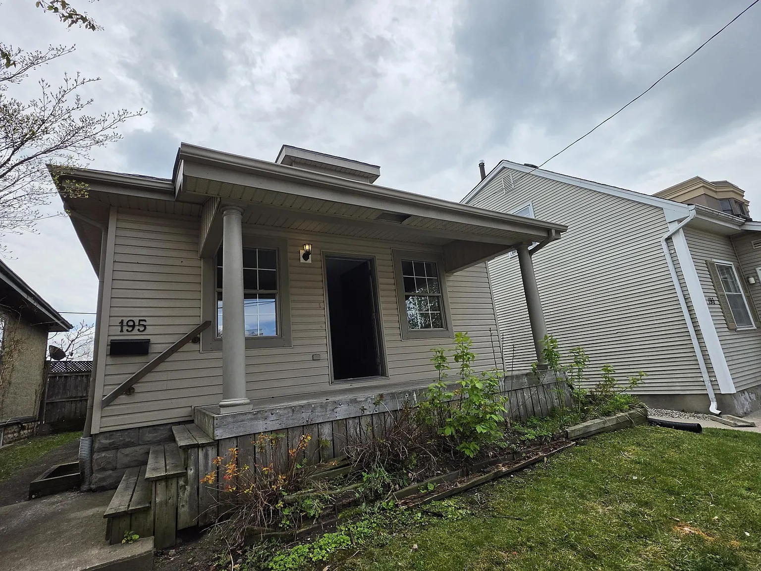 5-Bedroom House on Hyman Street! — Photo 1