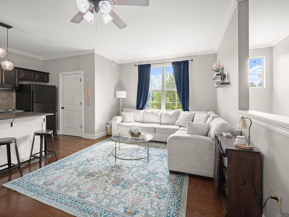 1st image of 888 S Kenilworth Pkwy #3