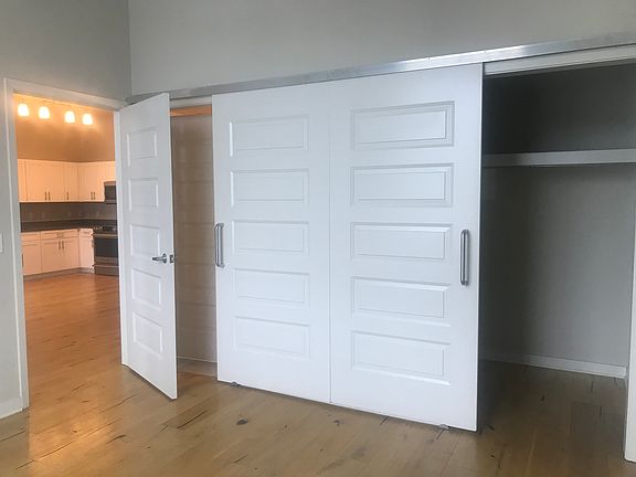 3rd image of 3002 Hardy St #208